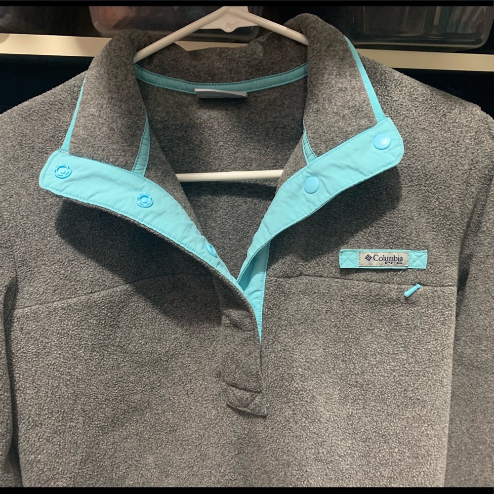 Columbia Pullover gray fleece w teal blue accents